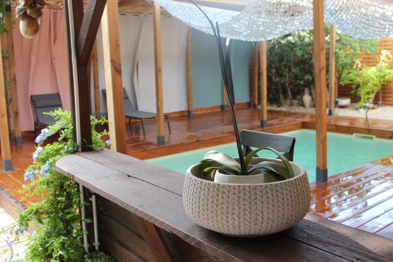 Bed and Breakfast Les 2 Droles D'Oiseaux Luc-sur-Orbieu Exterior foto