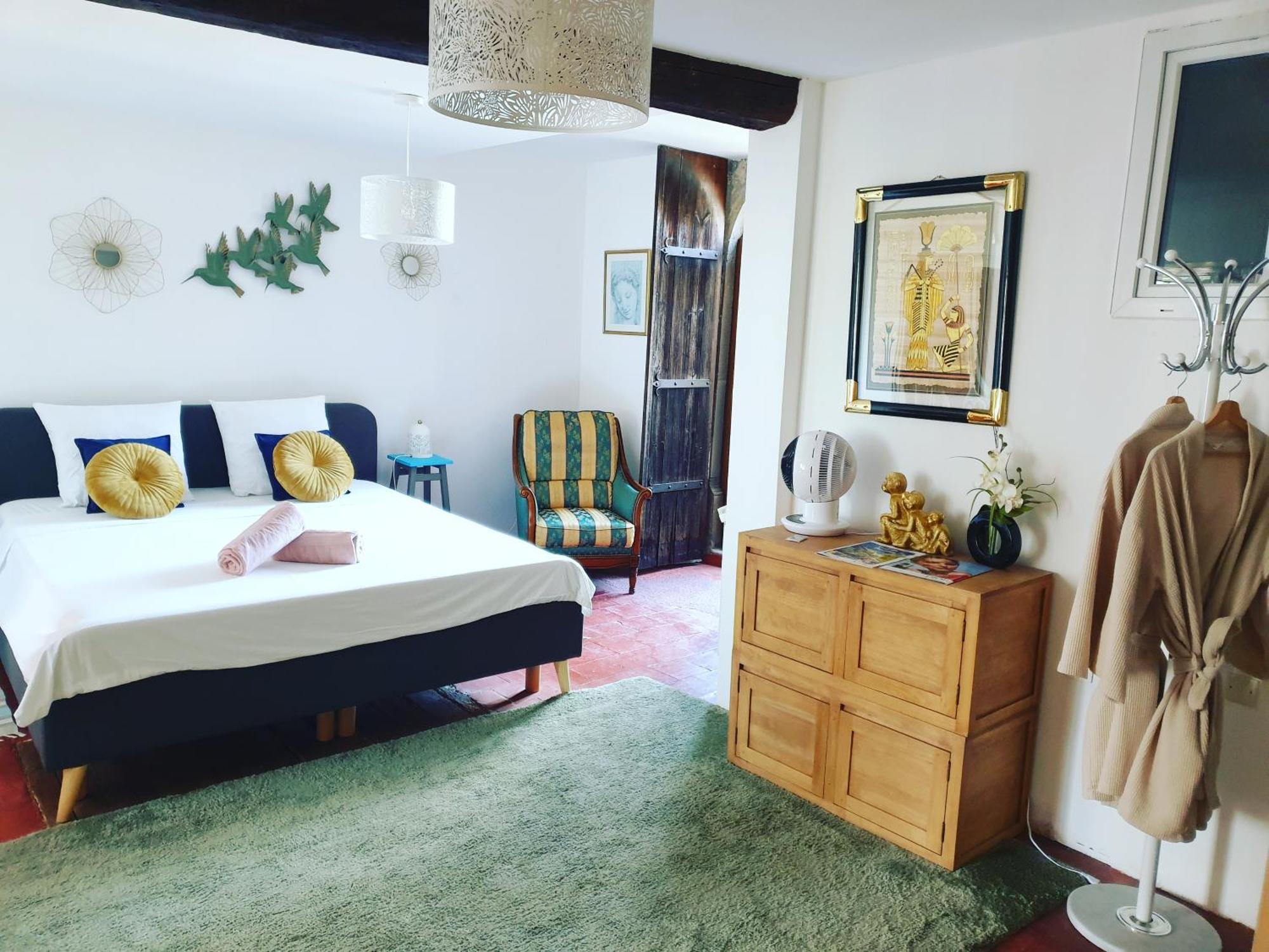 Bed and Breakfast Les 2 Droles D'Oiseaux Luc-sur-Orbieu Exterior foto