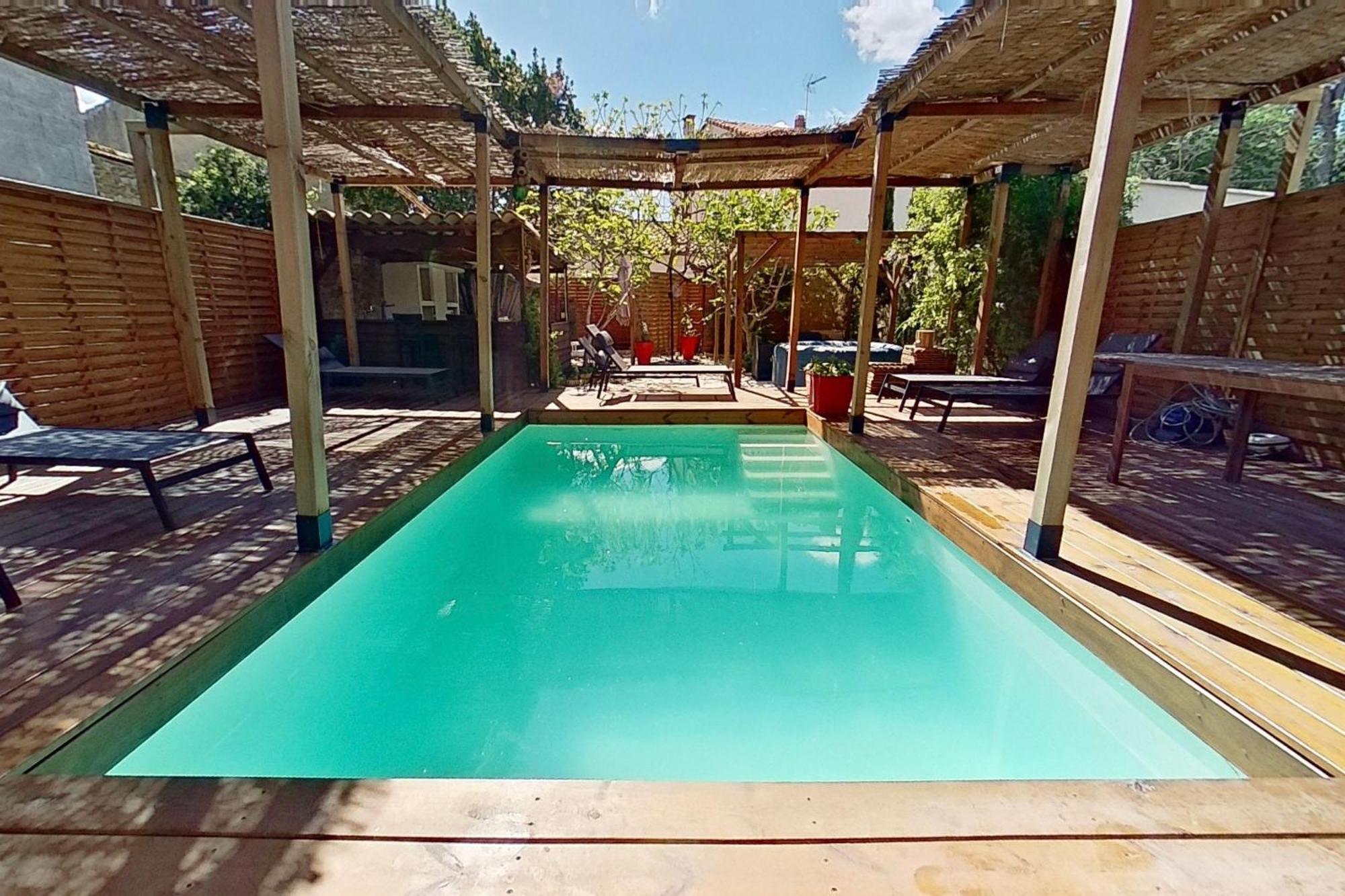 Bed and Breakfast Les 2 Droles D'Oiseaux Luc-sur-Orbieu Exterior foto